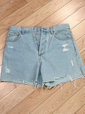 BARELY WORN Harlow Light Wash Distressed Denim Shorts Size 27 Button Fly Raw Hem